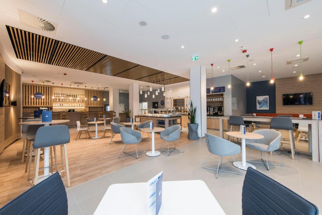 Holiday Inn Express Warsaw - Mokotow By Ihg Esterno foto