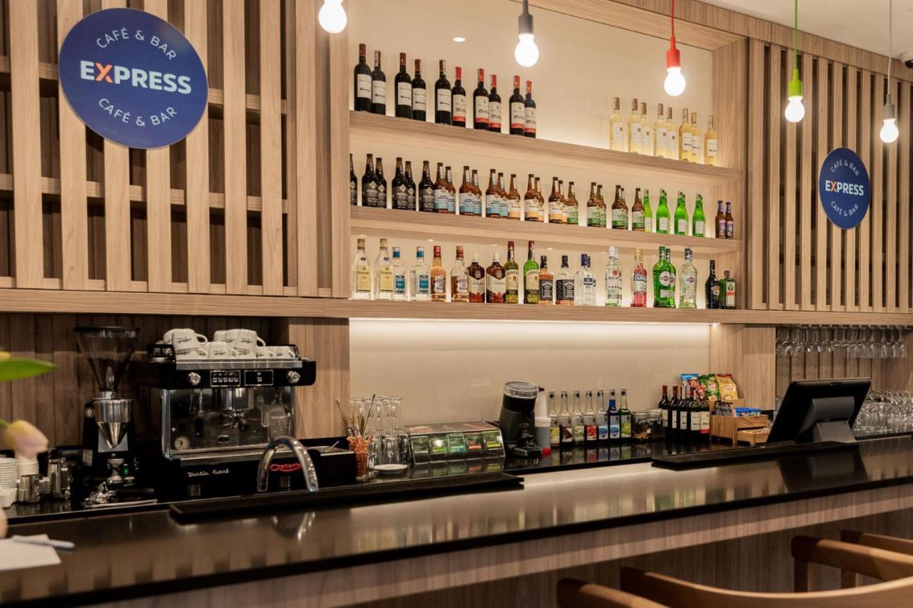 Holiday Inn Express Warsaw - Mokotow By Ihg Esterno foto